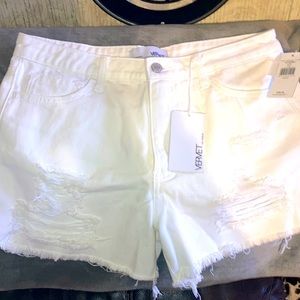 New with Tags Vervet distressed white shorts from Buckle